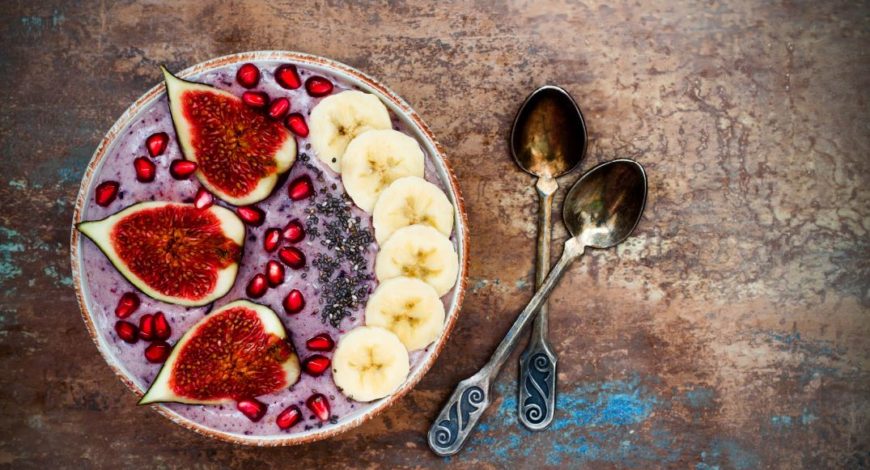 Acai Bowl with figs and banana